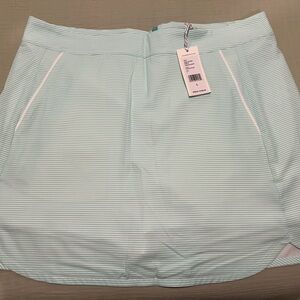 Vineyard Vines skort. NWT. Large